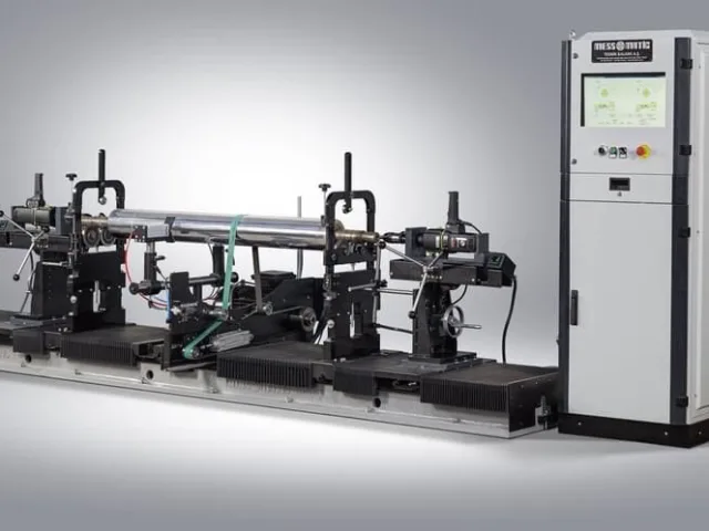 Máy cân bằng động tại xưởng